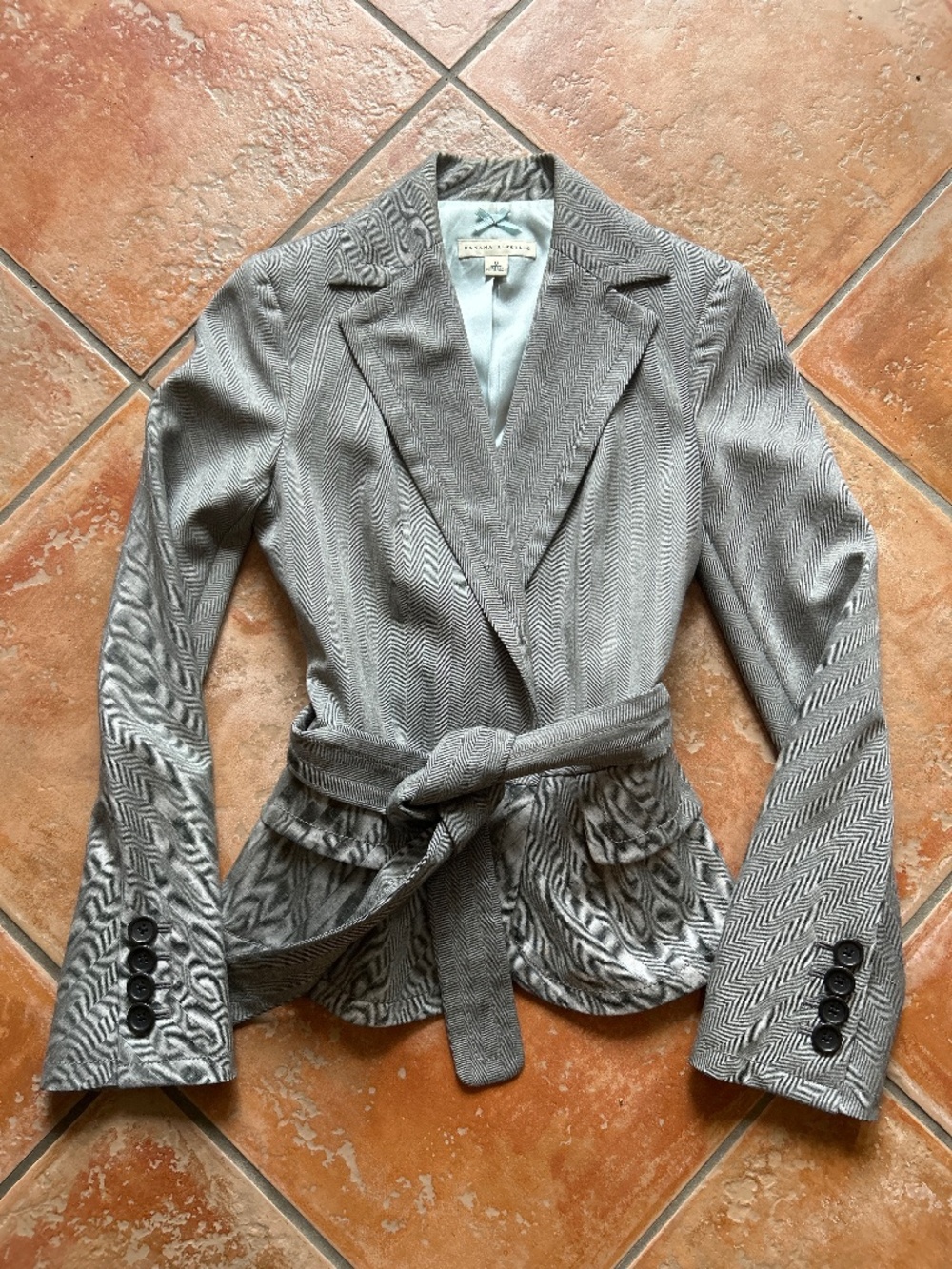 Grey 99% wool blazer with tie belt and peplum🩷